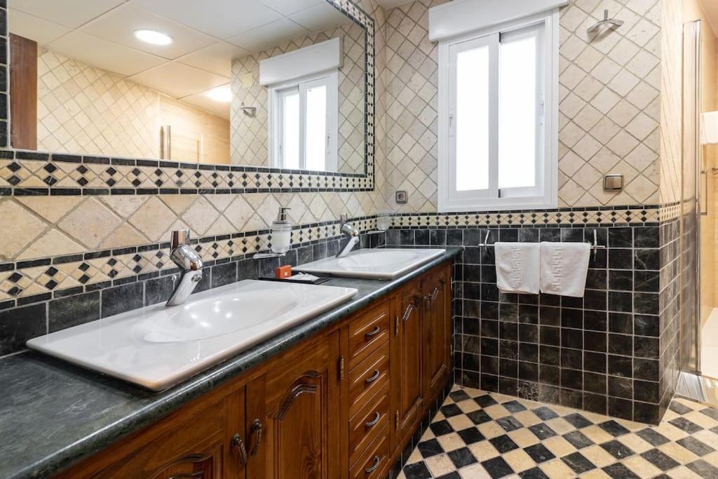 Apartamentos Avenida Tropical By Bossh! Apartments Salobreña Dış mekan fotoğraf